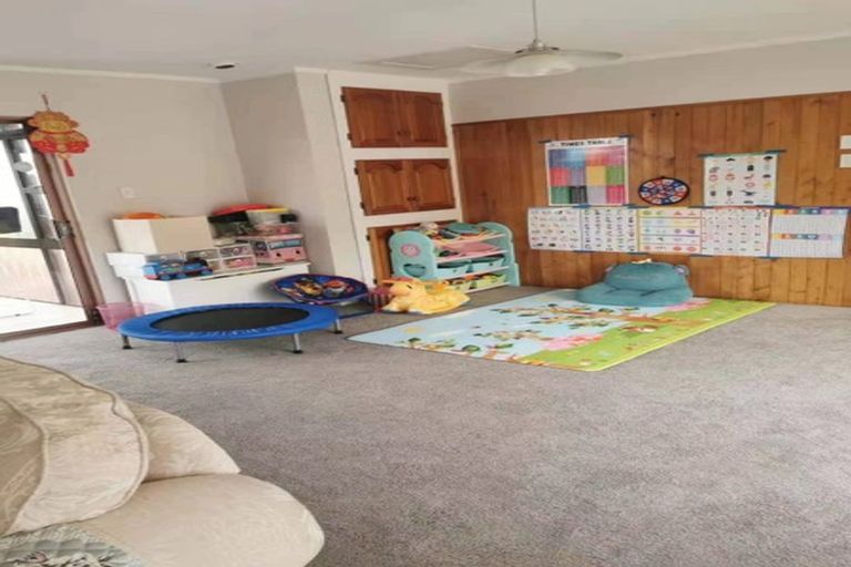 Photo of property in 23 Puketea Street, Blockhouse Bay, Auckland, 0600