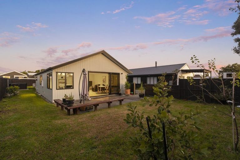 Photo of property in 7b Lyn Grove, Papamoa Beach, Papamoa, 3118