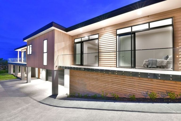 Photo of property in 1043 Whangaparaoa Road, Tindalls Beach, Whangaparaoa, 0930