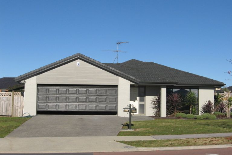 Photo of property in 204 Wattle Farm Road, Wattle Downs, Auckland, 2103