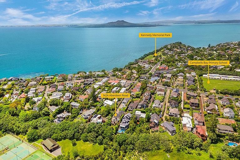 Photo of property in 1/142 Aberdeen Road, Campbells Bay, Auckland, 0620
