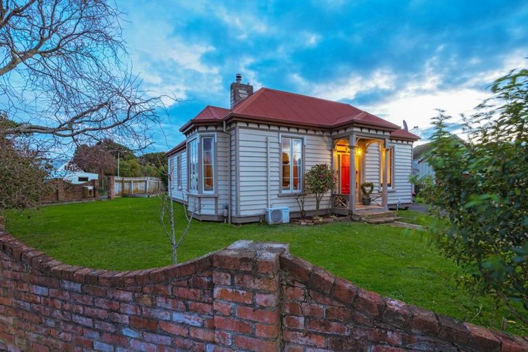 Photo of property in 102 Atawhai Road, Fitzherbert, Palmerston North, 4410