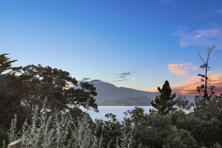 Photo of property in 86 Marine Parade, Mellons Bay, Auckland, 2014