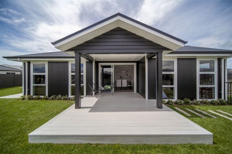 Photo of property in 3 Kaituna Place, Te Awa, Napier, 4110