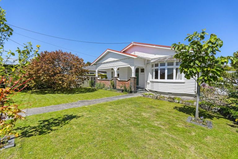 Photo of property in 6 French Street, Moturoa, New Plymouth, 4310