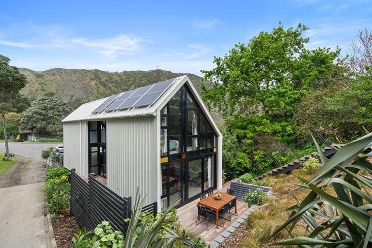 Photo of property in 69 Wellington Road, Paekakariki, 5034