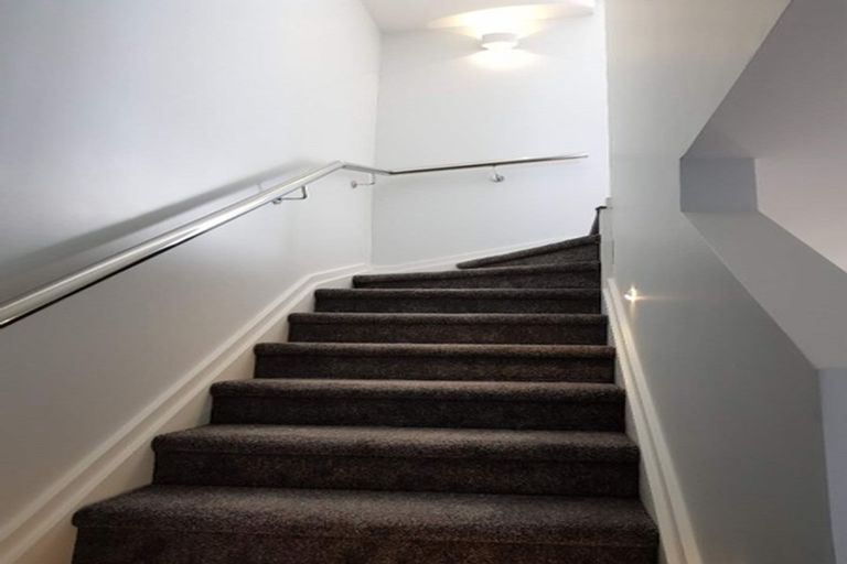 Photo of property in 87 Bordeaux Parade, Te Atatu South, Auckland, 0610