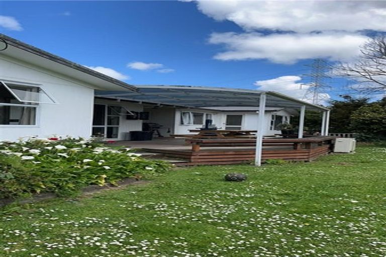 Photo of property in 293 Boord Crescent, Kumeu, 0891