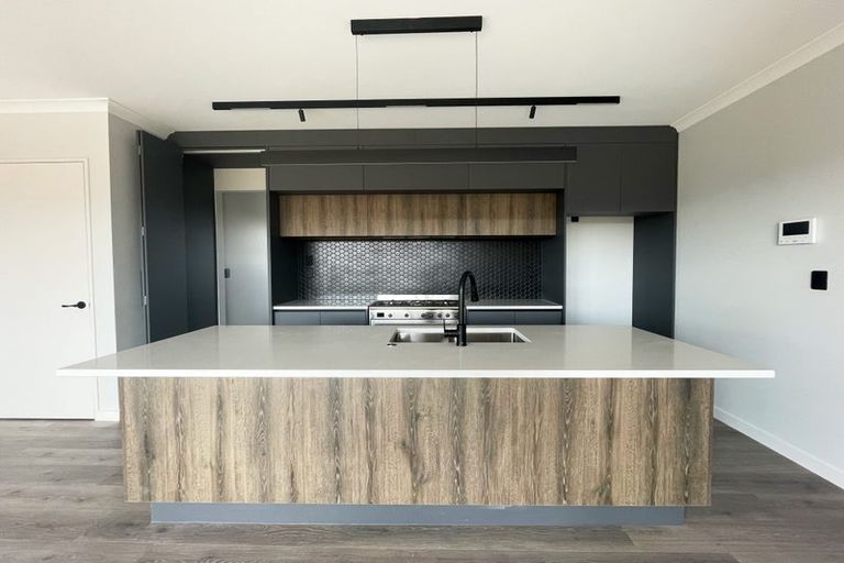 Photo of property in 31 Cara Avenue, Kumeu, 0810