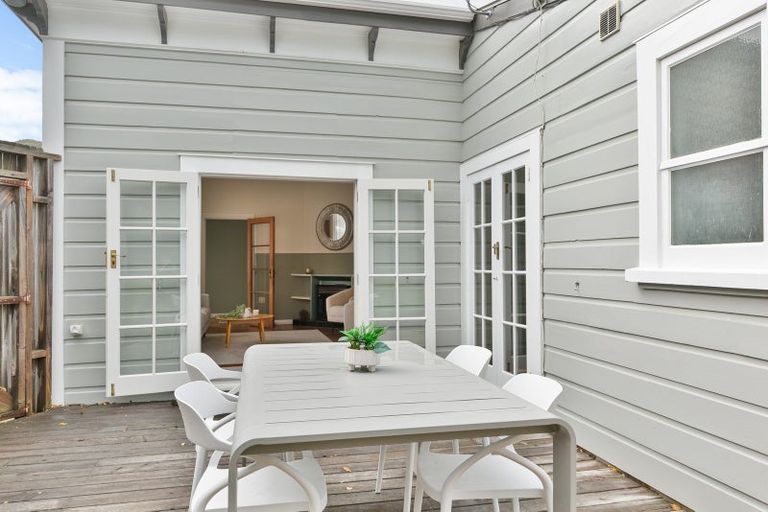 Photo of property in 68 The Parade, Island Bay, Wellington, 6023