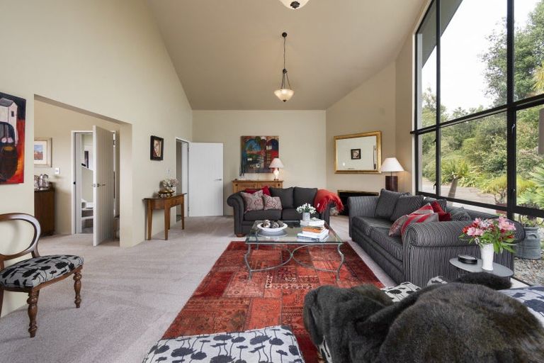 Photo of property in 70 Waicola Drive, Fitzherbert, Palmerston North, 4471