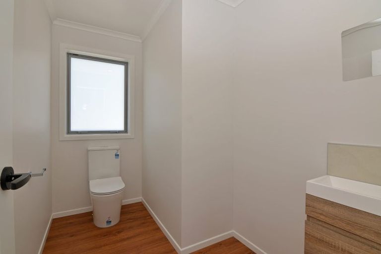 Photo of property in 19 Bendigo Grove, Newlands, Wellington, 6037