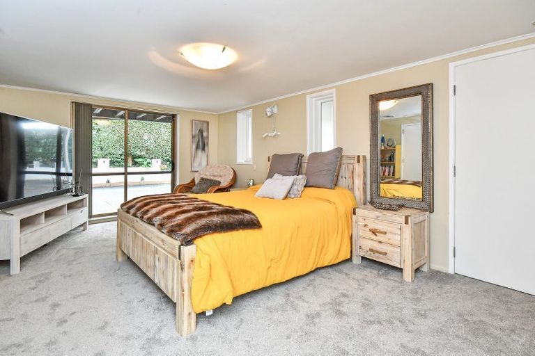 Photo of property in 21 Hatherlow Street, Glenfield, Auckland, 0629