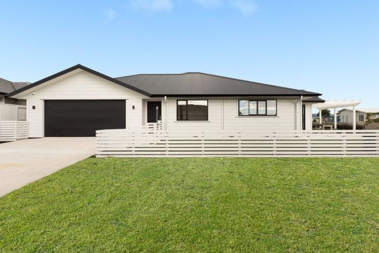 Photo of property in 14 Harding Drive, Papamoa Beach, Papamoa, 3118