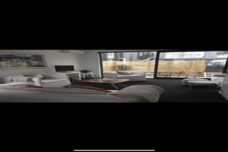 Photo of property in 2/20 Trent Street, Island Bay, Wellington, 6023