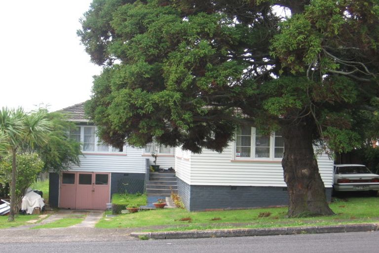 Photo of property in 13 Netherlands Avenue, Kelston, Auckland, 0602