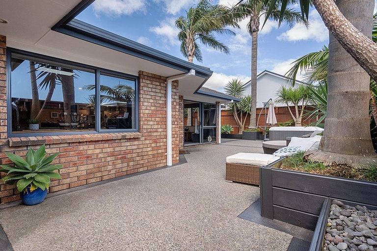 Photo of property in 32 Aranui Drive, Papamoa Beach, Papamoa, 3118