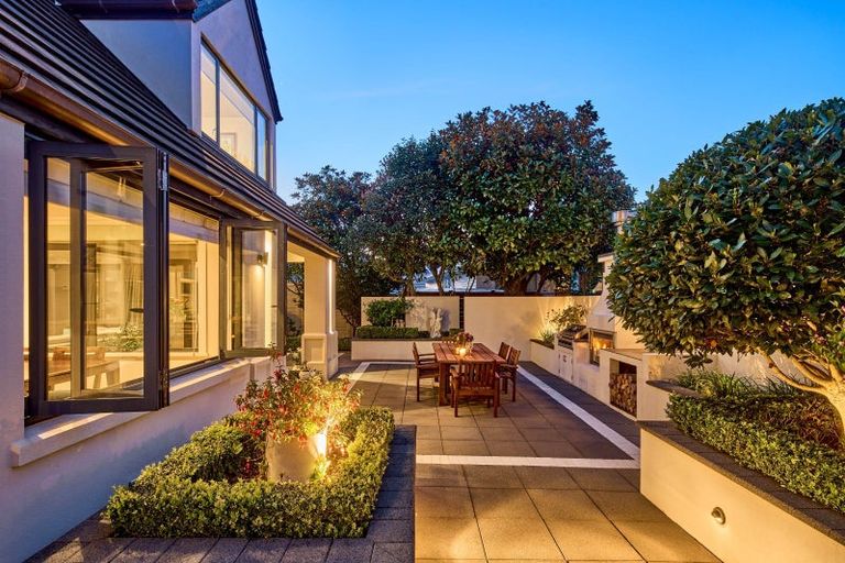 Photo of property in 15 Hautana Square, Woburn, Lower Hutt, 5010