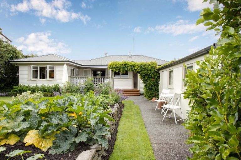 Photo of property in 26 Bowling Road, Greenmeadows, Napier, 4112