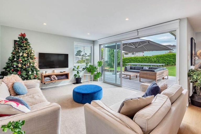 Photo of property in 1/9 Wharf Road, Te Atatu Peninsula, Auckland, 0610