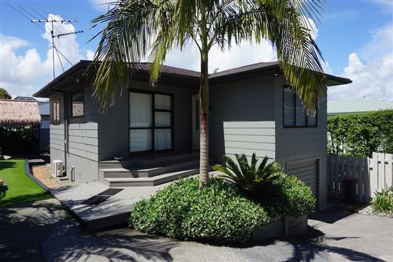 Photo of property in 2/2 Patons Road, Howick, Auckland, 2014