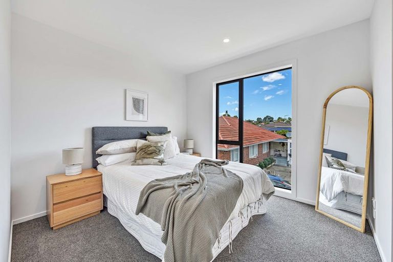 Photo of property in 4/504 Don Buck Road, Massey, Auckland, 0614