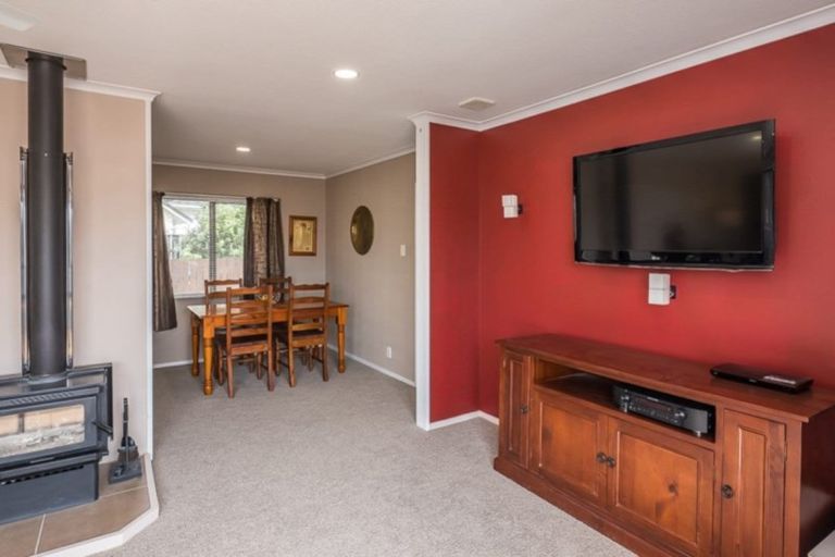 Photo of property in 92 Queens Road, Waikanae Beach, Waikanae, 5036