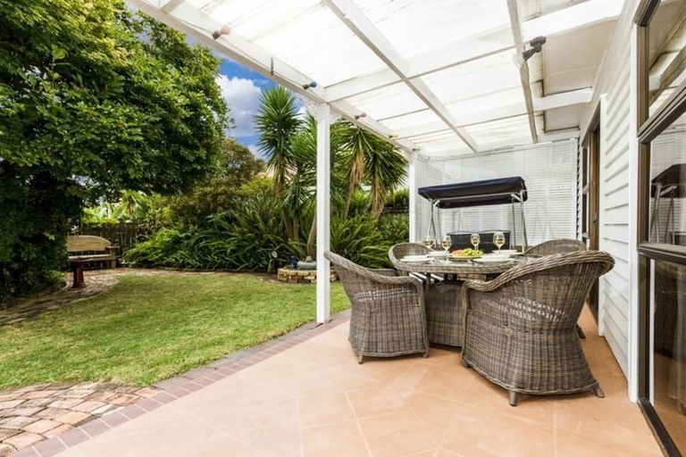 Photo of property in 10 Louvain Place, Greenhithe, Auckland, 0632