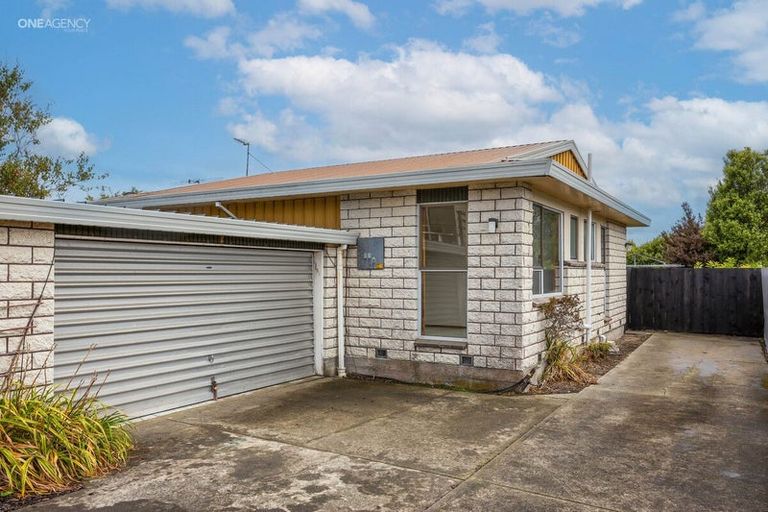 Photo of property in 2/11 Momorangi Crescent, Redwood, Christchurch, 8051
