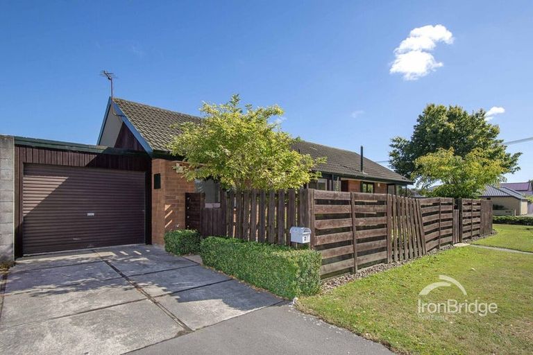 Photo of property in 21 Angela Street, Upper Riccarton, Christchurch, 8041