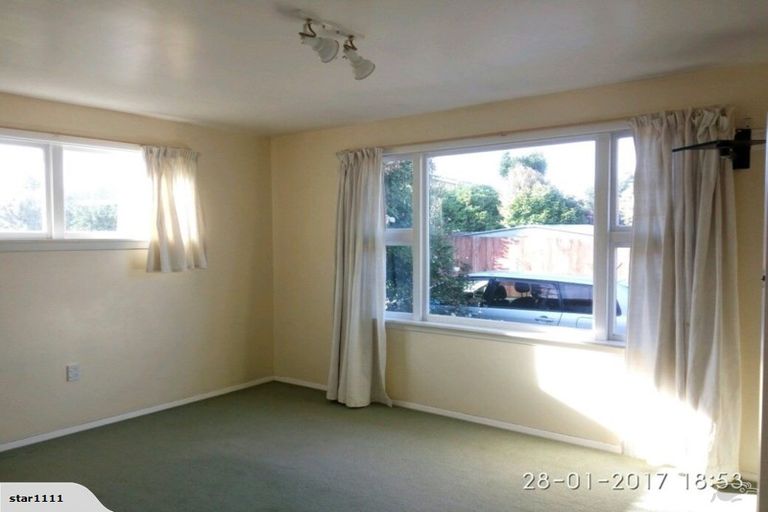 Photo of property in 147 Avonhead Road, Avonhead, Christchurch, 8042