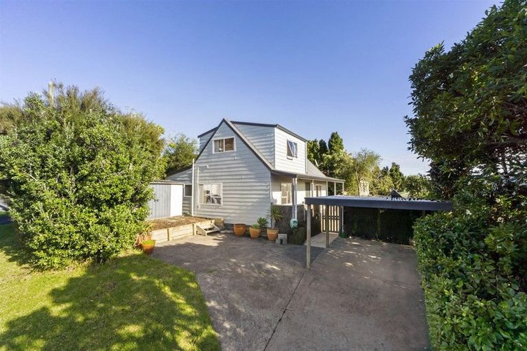 Photo of property in 2/30 Bond Crescent, Forrest Hill, Auckland, 0620