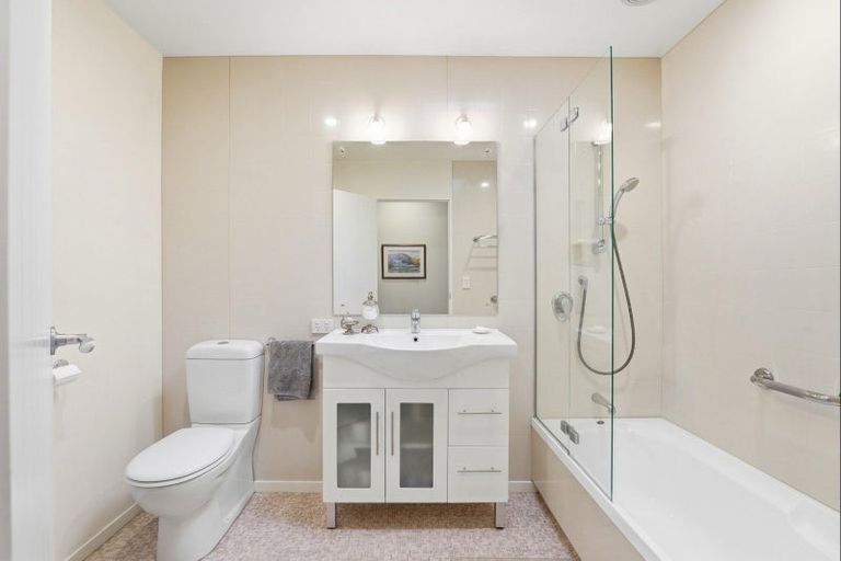 Photo of property in 5b Putiki Drive, Durie Hill, Whanganui, 4500