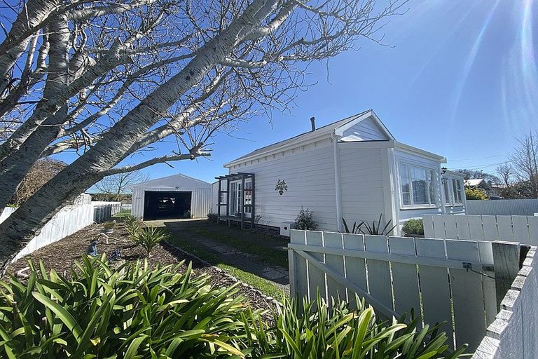 Photo of property in 3 Preston Street, Eltham, 4322