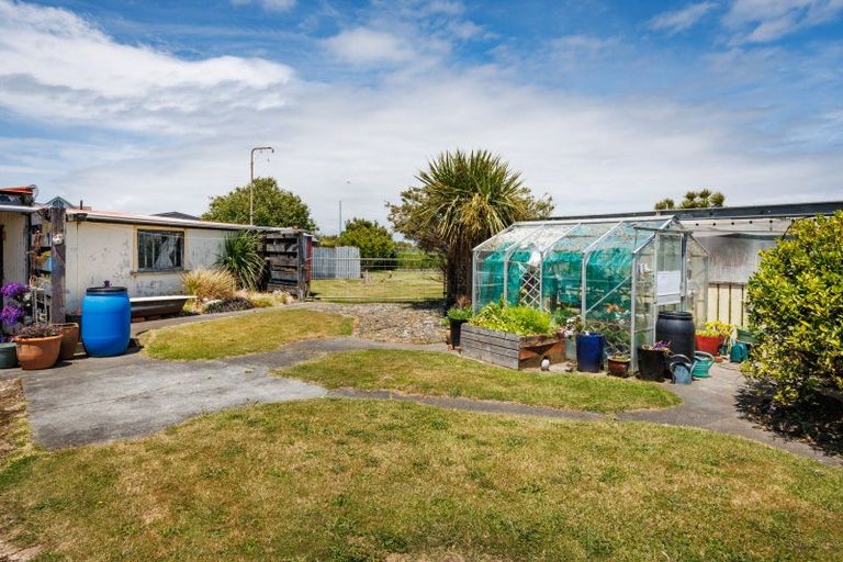 Photo of property in 1931 Parewanui Road, Parewanui, Bulls, 4894