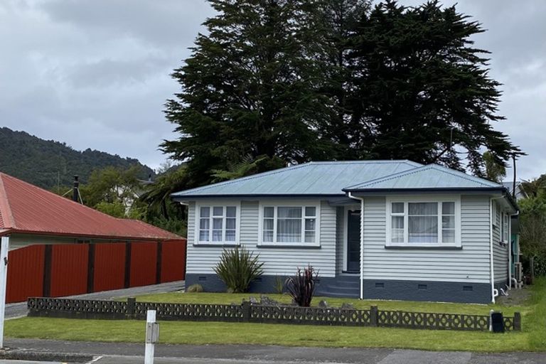 Photo of property in 17 Joyce Crescent, Greymouth, 7805