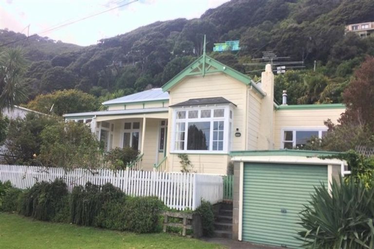 Photo of property in 6 Mahoe Street, Eastbourne, Lower Hutt, 5013