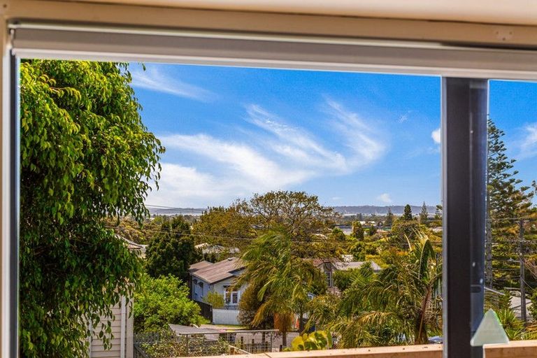 Photo of property in 29a Clayburn Road, Glen Eden, Auckland, 0602