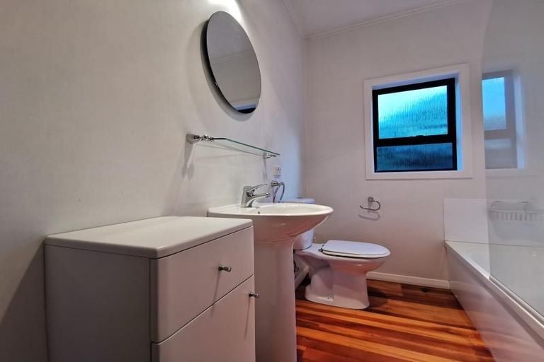 Photo of property in 15 Ranui Crescent, Khandallah, Wellington, 6035