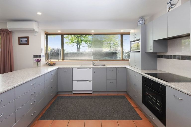 Photo of property in 25 Chesterfield Mews, Russley, Christchurch, 8042