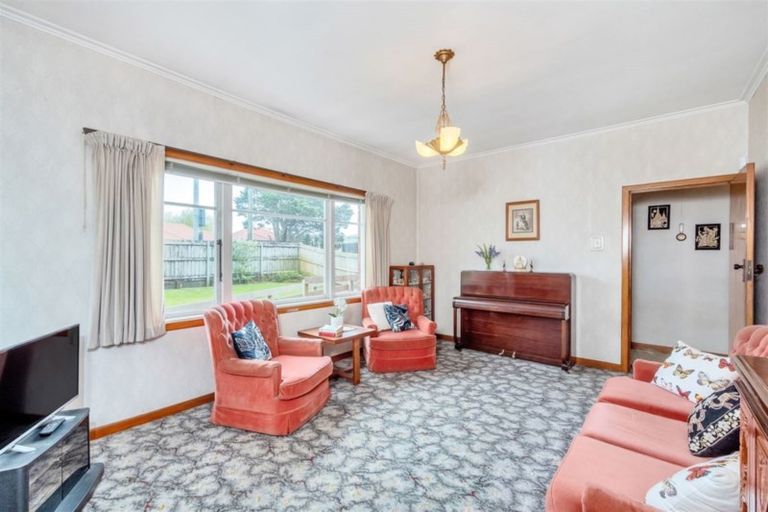 Photo of property in 1614 Great North Road, Waterview, Auckland, 1026