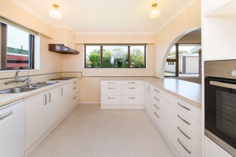 Photo of property in 32 Cedar Crescent, Feilding, 4702