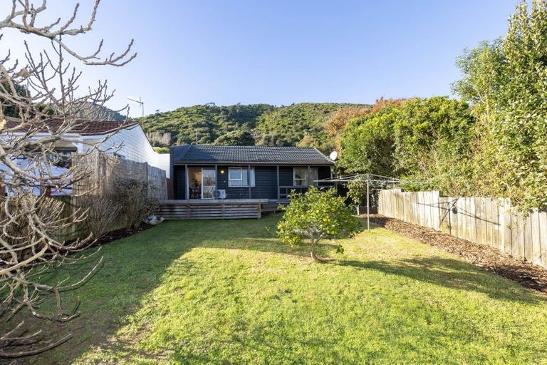 Photo of property in 30a Kakariki Grove, Waikanae, 5036