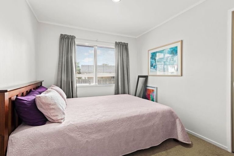 Photo of property in 1/7 Mcinnes Road, Weymouth, Auckland, 2103