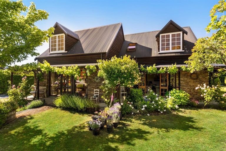 Photo of property in 9 Hunter Crescent, Wanaka, 9305