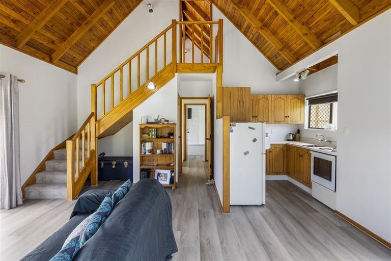 Photo of property in 76 Marine Parade, Mellons Bay, Auckland, 2014