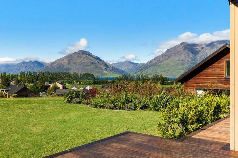 Photo of property in 9 Arran Lane, Jacks Point, Queenstown, 9371