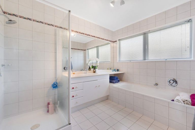 Photo of property in 8 Fielding Crescent, Farm Cove, Auckland, 2012