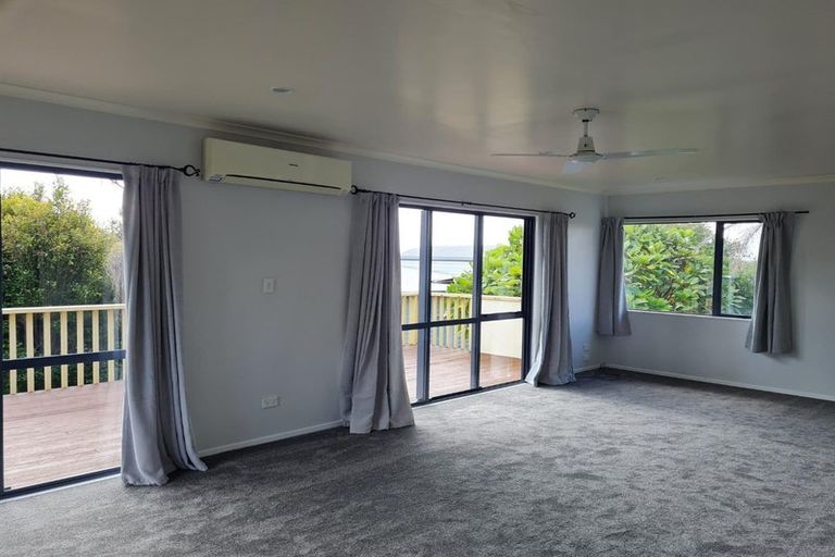 Photo of property in 99 Wade River Road, Stanmore Bay, Whangaparaoa, 0932