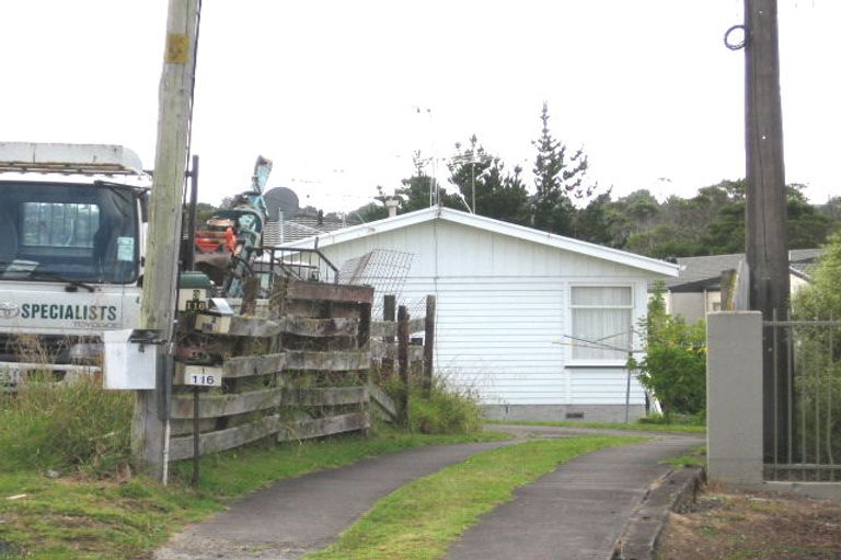 Photo of property in 2/116 Beach Haven Road, Beach Haven, Auckland, 0626